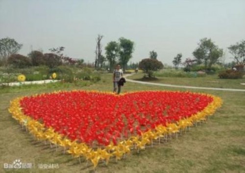 圖木舒克炫彩風(fēng)車展安裝-工廠