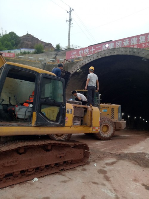 新聞：興仁縣 日立挖掘機(jī)維修全車動(dòng)作慢無力