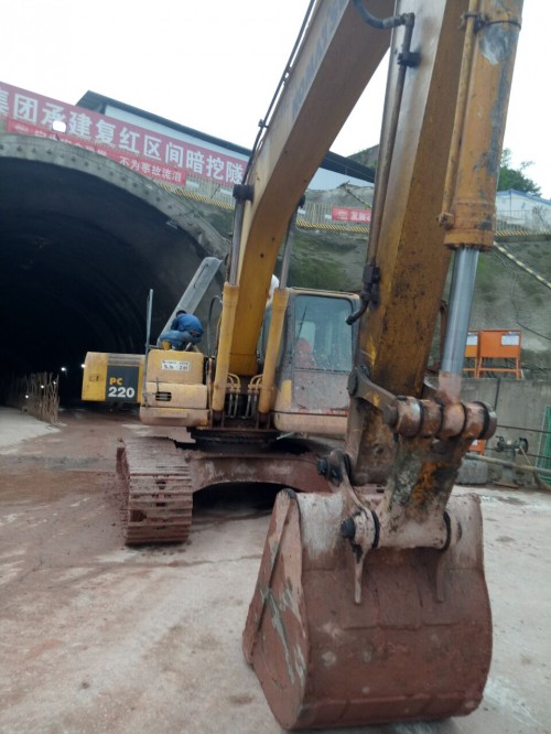 新聞：黃石市卡特挖掘機維修全車動作慢無力